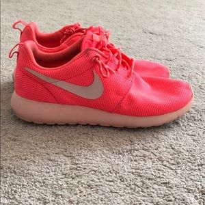 Women’s Nike roshe, size 7.5